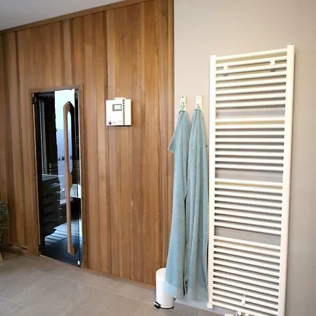 Bsauna & Wellness Apartment Bruges